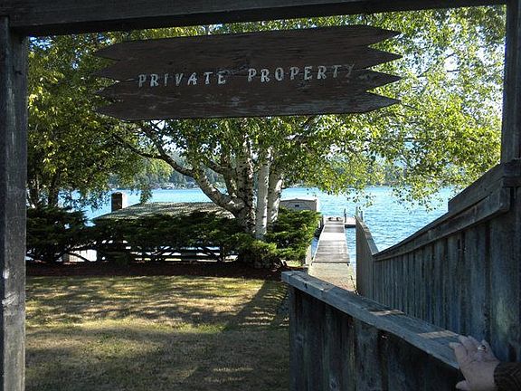 Entry to large (60' width/lakefront)