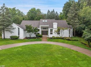 5114 Stonehenge Dr, Rochester, MI 48306