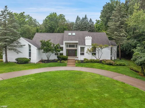 5114 Stonehenge Dr, Rochester, MI 48306