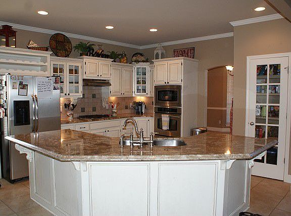Gorgeous granite kitchen.