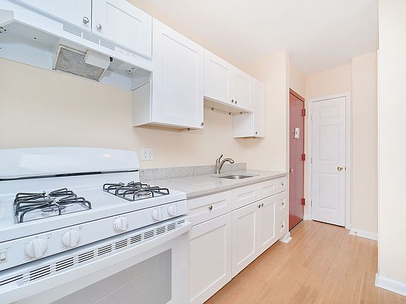 4th image of 691 10th Ave APT 10