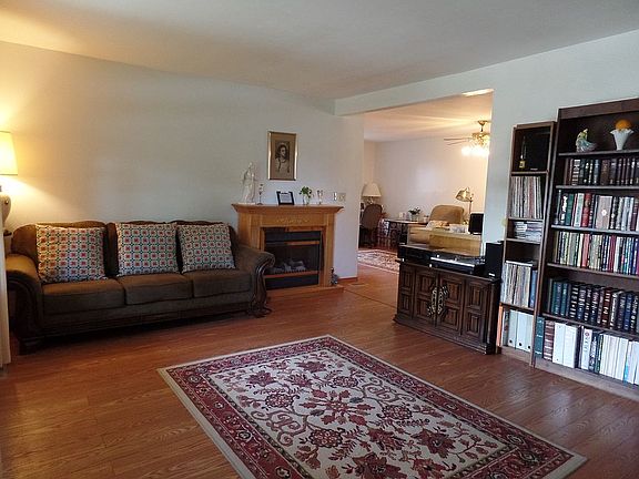 3rd image of 1075 Wollenhaupt Dr