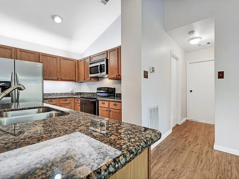 15 Tulip Hill Ct — Photo 8