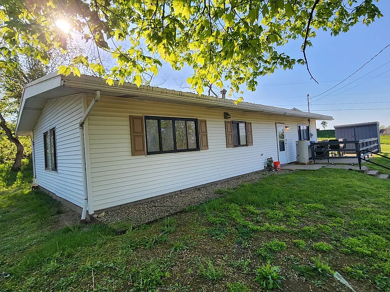 201 Woods Edge Ln — Photo 17