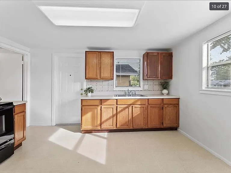 2515 Winston Ave — Photo 10