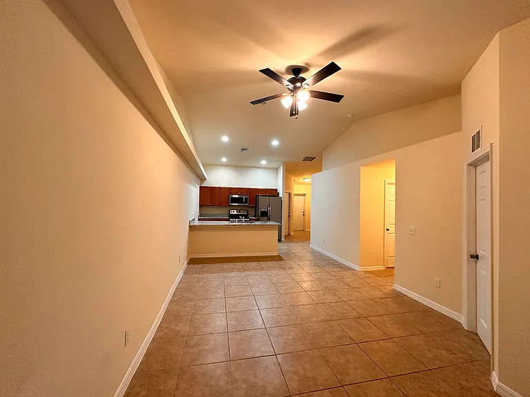 618 SE 13th Ave — Photo 3
