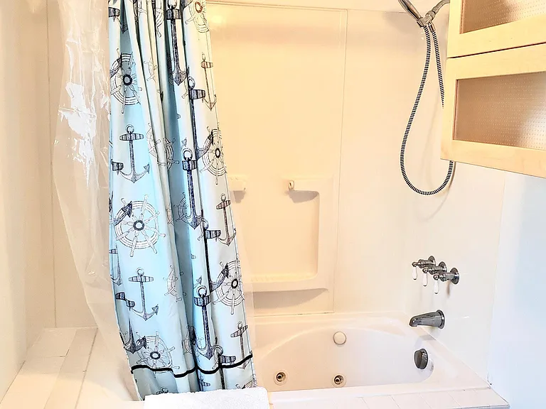 E Lakeshore Dr — Photo 15