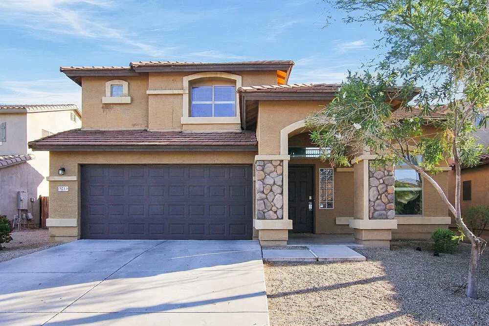 3 bed, 2.5 bath, 1972 sqft, $2,210 — Photo 1