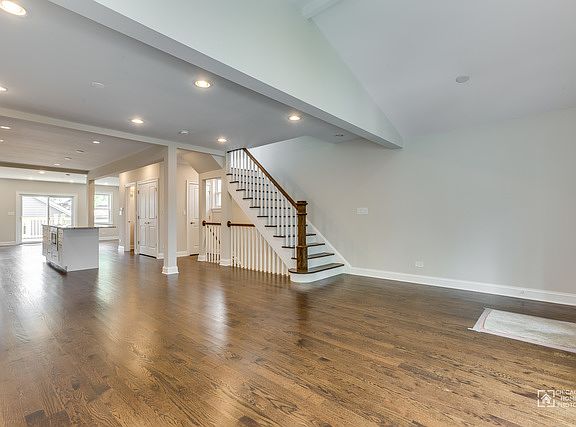 4th image of 1127 S Harvey Ave