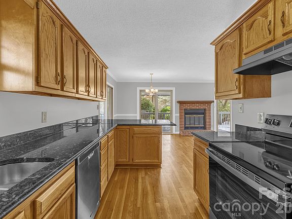 3rd image of 147 Elkwood Ave
