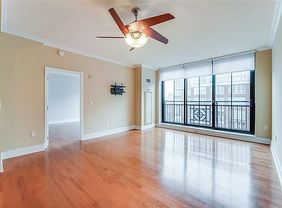 4th image of 1025 Maxwell Ln APT 909