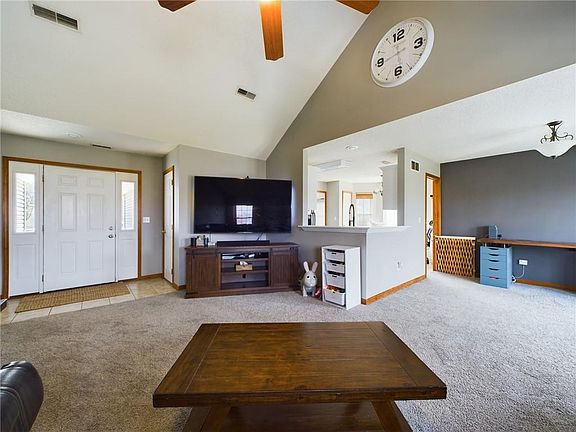 4th image of 1519 Cloverleaf Dr