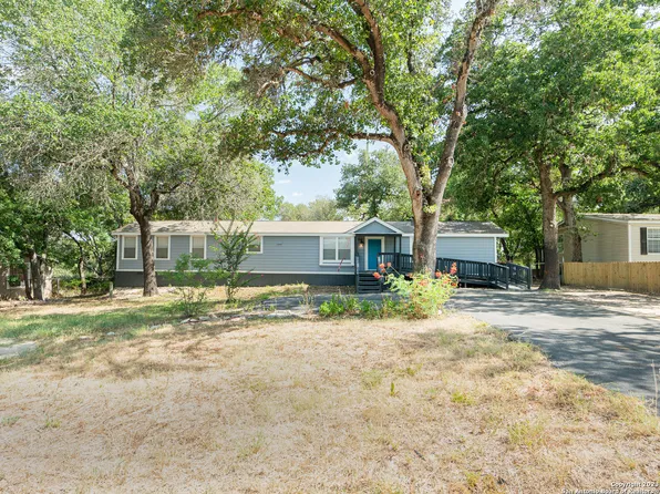 3843 WATERWOOD PASS DR, Elmendorf, TX 78112