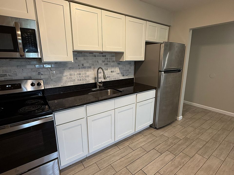 1st image of 156 Bull Hill Ln #2-5