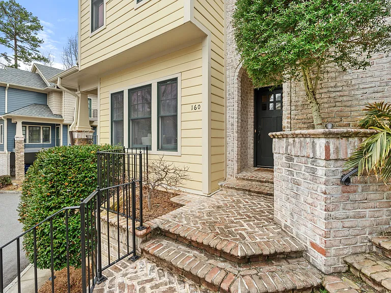 160 Park Pointe Cir #NA — Photo 9