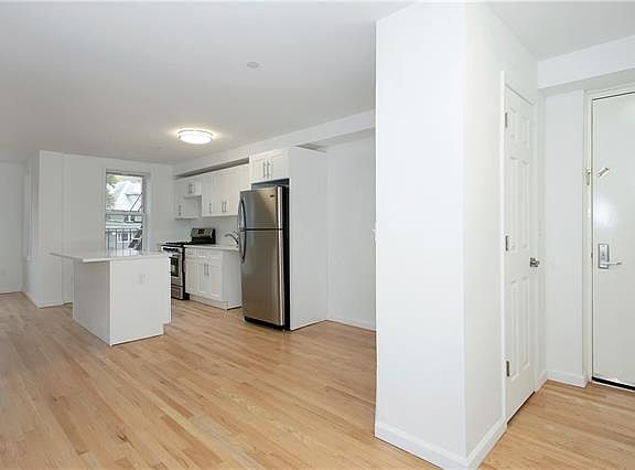3rd image of 1 Hawley Ter APT 2B