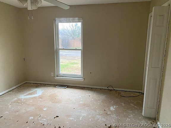 4th image of 2206 Brenda Ave