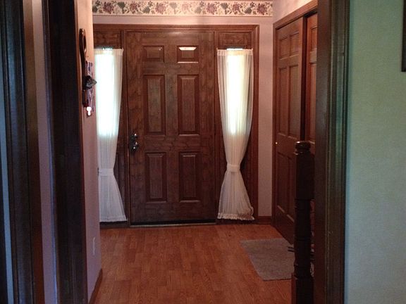 Main Hallway/Front Entrance 