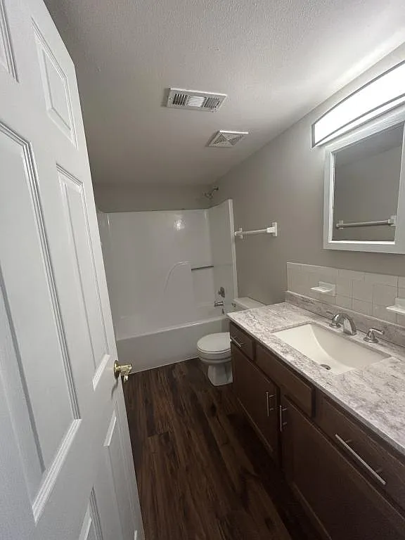 39 Devon Ct — Photo 1
