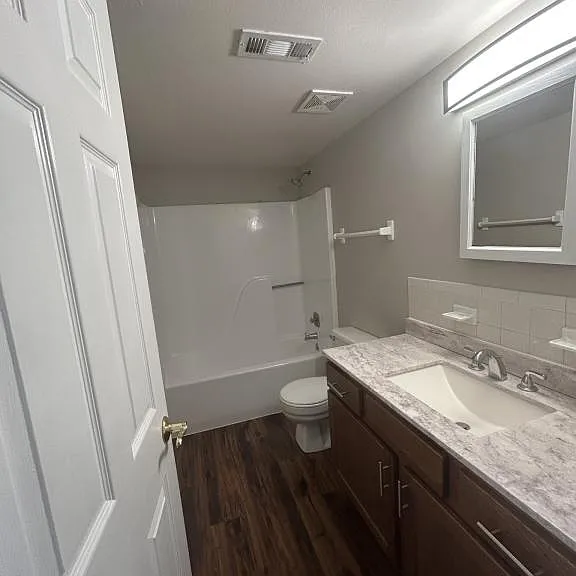 39 Devon Ct — Photo 1