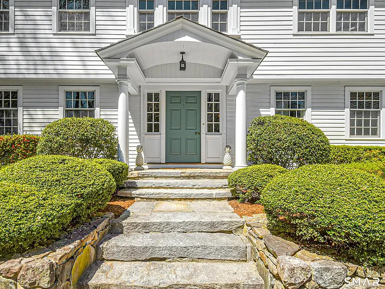 25 Stephanie Ln — Photo 2