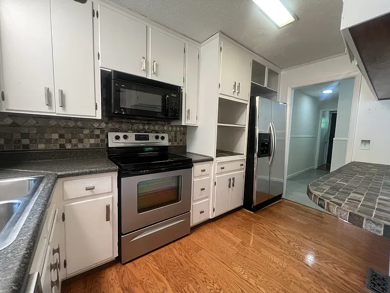 225 Darnell Ln — Photo 10