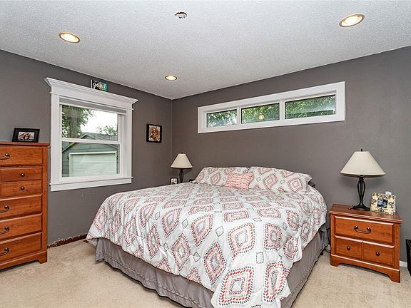 4th image of 613 Race St