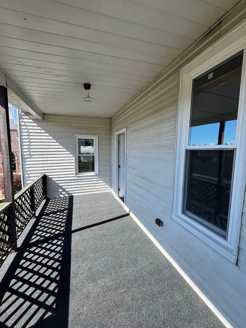 Updated 4BR/2BA Home for Rent Large Backyard & Ample Living Space — Photo 4
