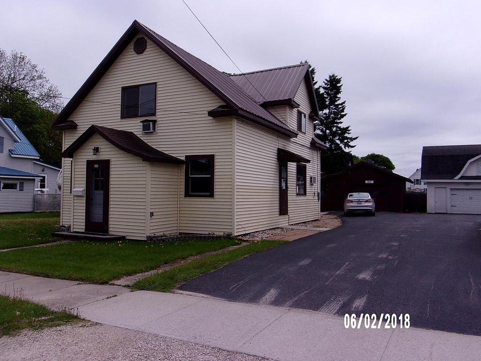 1st image of 717 Oak St