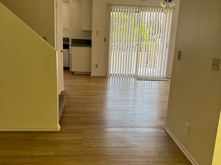 224 E Dexter St #12 — Photo 4
