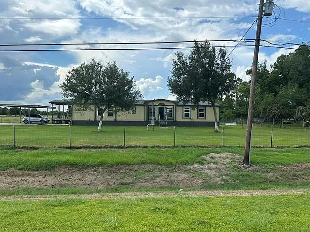 4828 County Road 392 — Photo 1