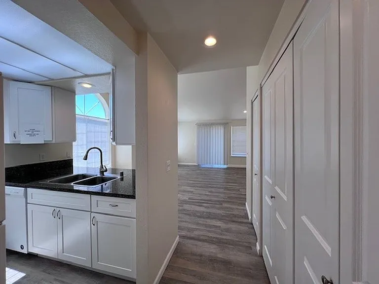 5684 Eagle Pkwy — Photo 6