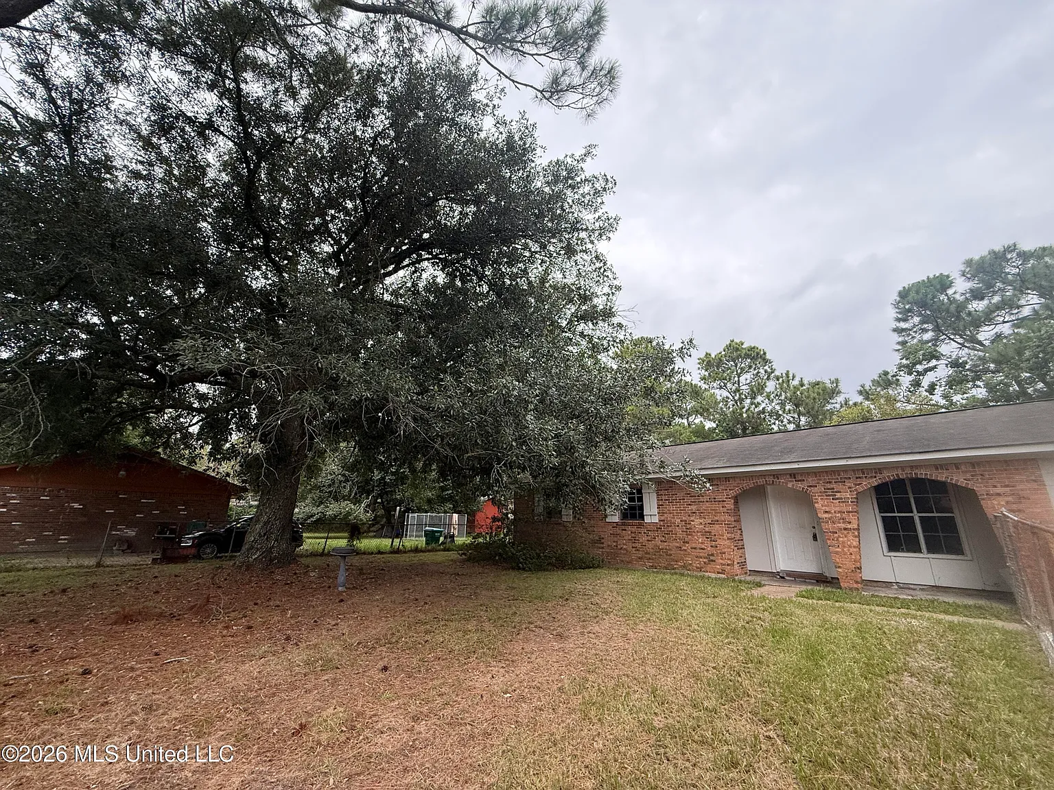 3 bed, 1.5 bath, 1350 sqft, $1,350 — Photo 2