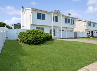 2625 Riverside Dr, Wantagh, NY 11793