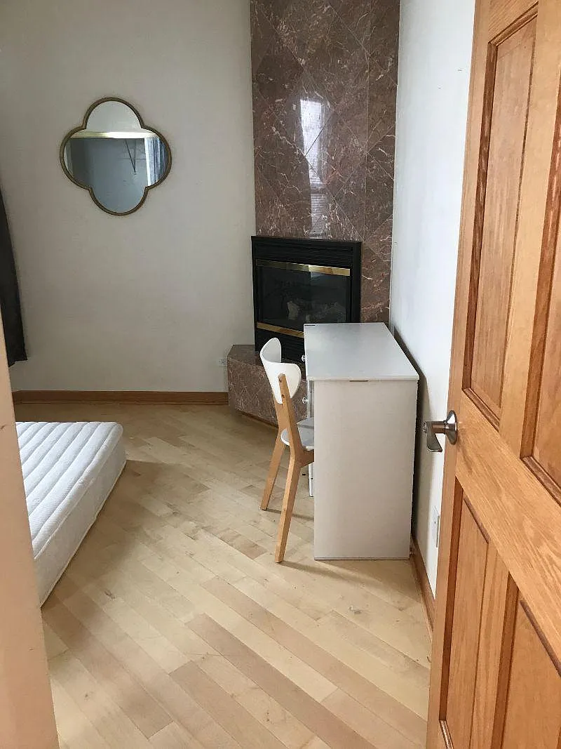 3 bed, 1400 sqft, $4,200 — Photo 2