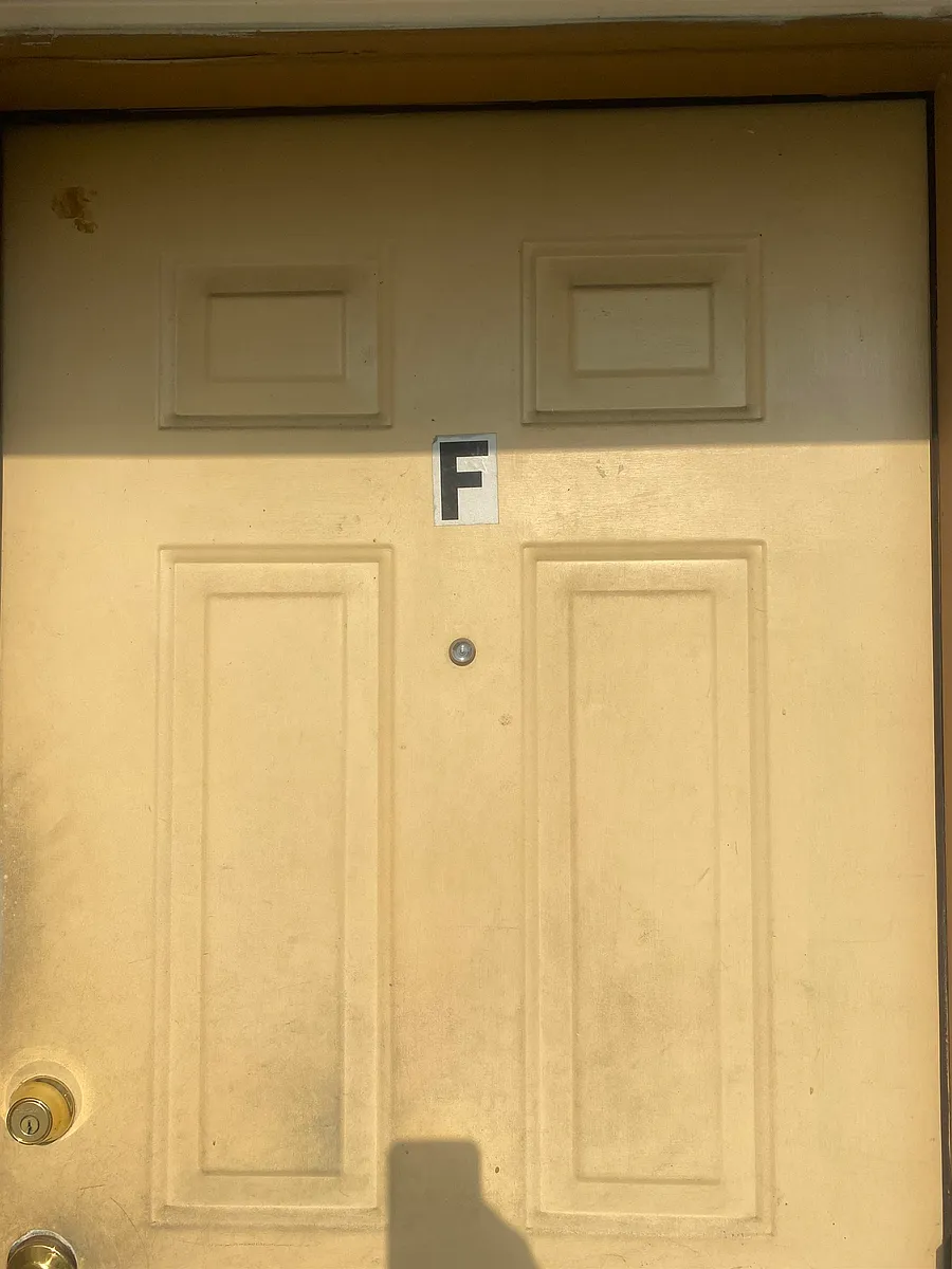 Building Photo - 1102 Green Tree Ct #F