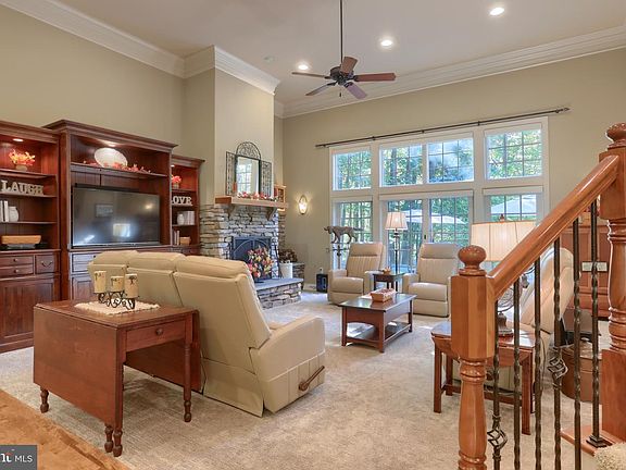 5th image of 102 Spring Hill Ln