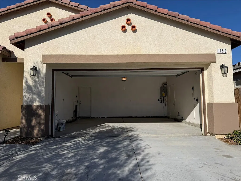 3 bed, 1636 sqft, $2,500 — Photo 2