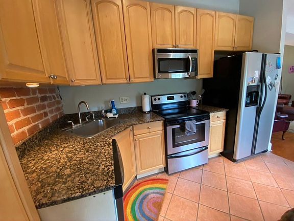 3rd image of 2507 E Broad St APT B