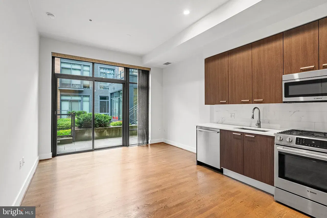 525 Water St SW — Photo 1
