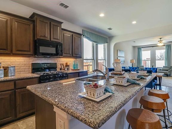 Home images & Floor Plans are for illustration purposes only & may vary from actual home