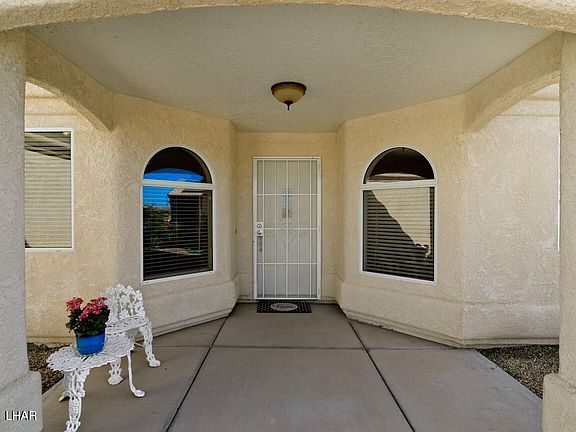 3rd image of 1090 Mohican Dr