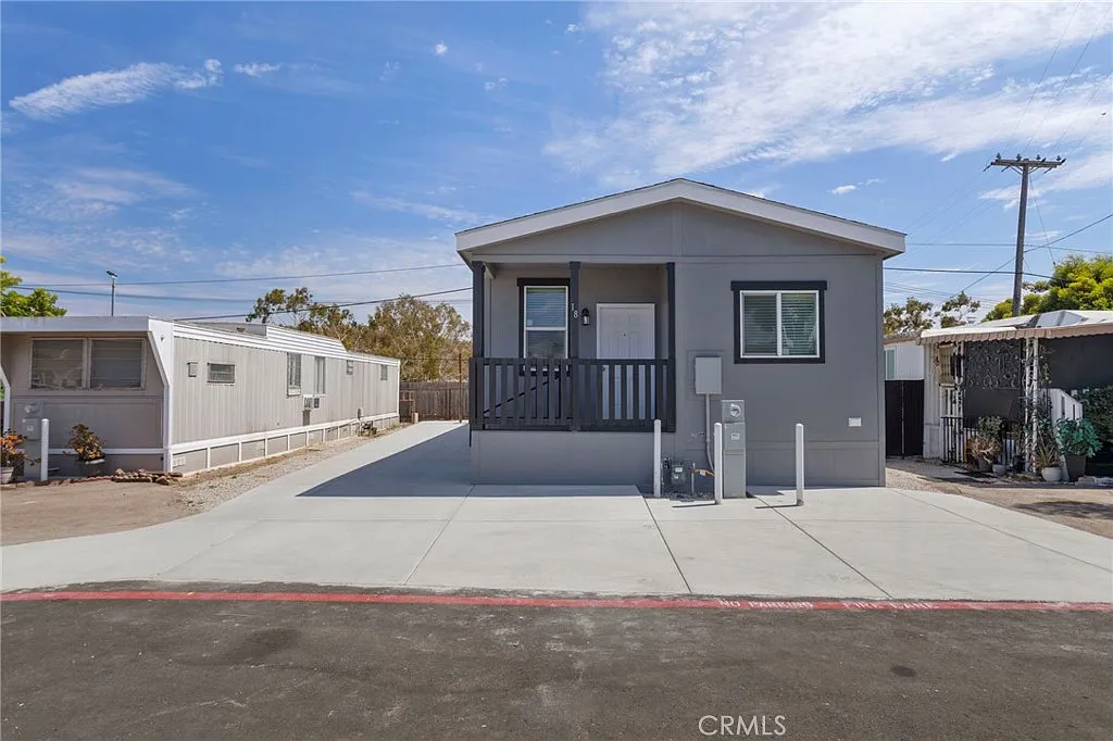 3 bed, 1120 sqft, $3,800 — Photo 2