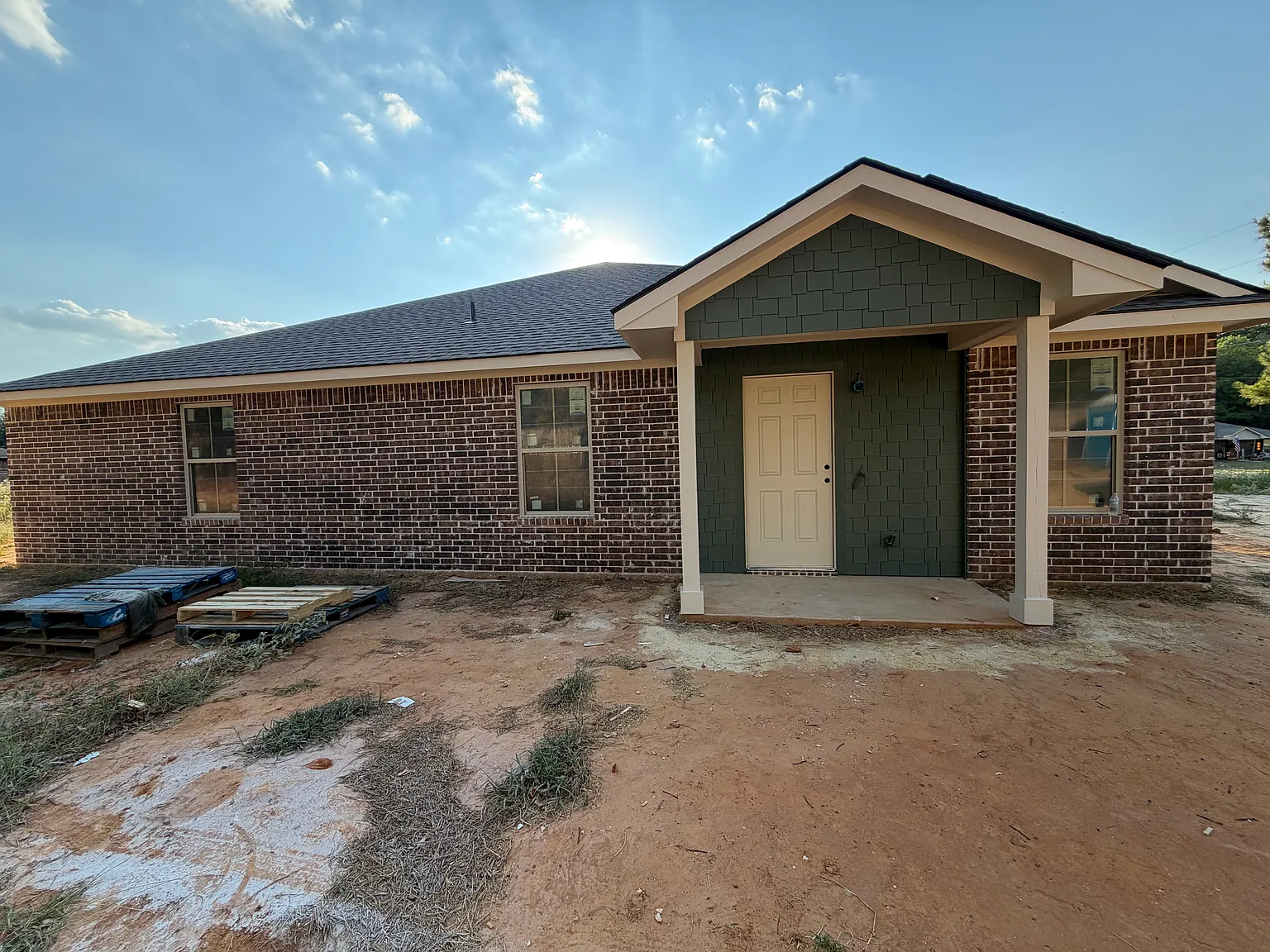 3 bed, 1376 sqft, $1,775 — Photo 2
