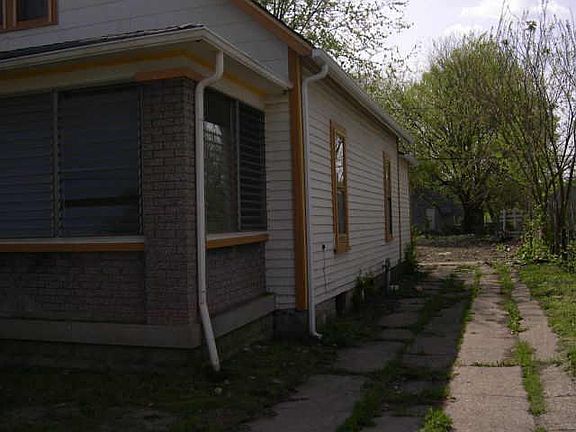 2nd image of 1040 N Winfield Ave