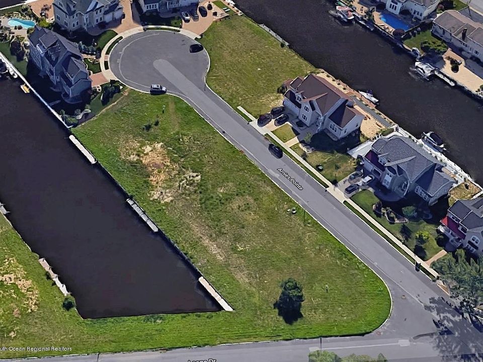 2nd image of 152 Arnies Pointe
