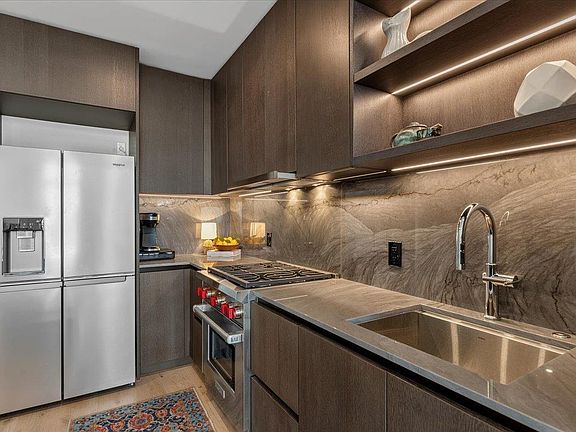 3rd image of 610 Davis St #1909