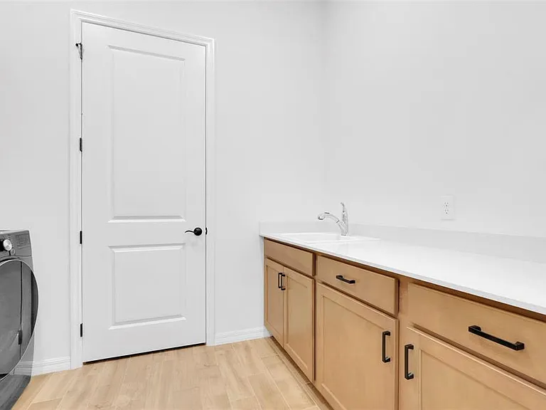 10393 Park Estates Ave — Photo 38