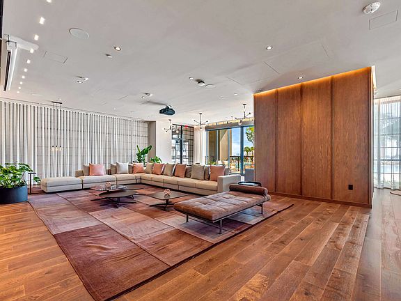 2nd image of 601 NE 1st Ave Floor 18-ID1049648P