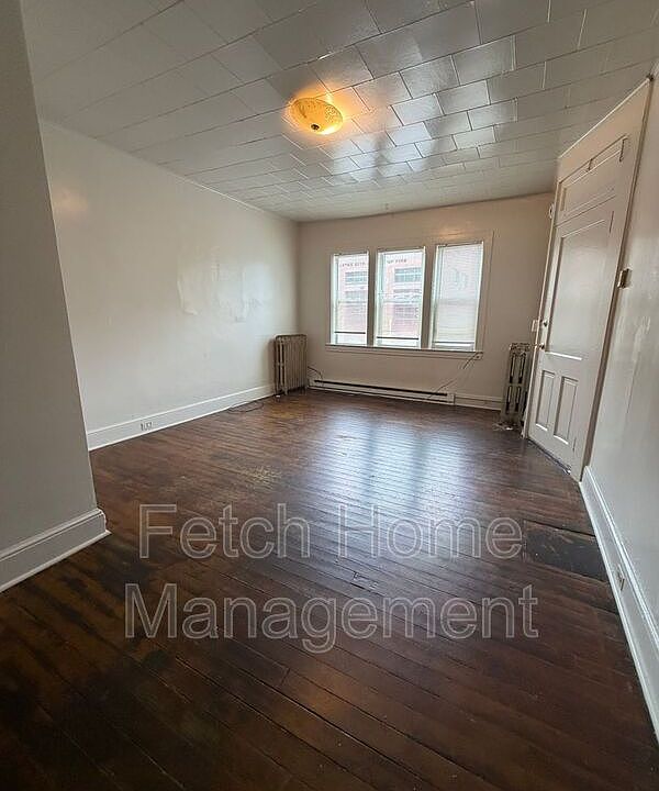 1st image of 422 W King St Floor 1